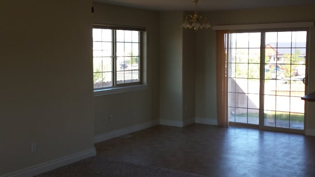 Photo - 1010 Redpoll Loop