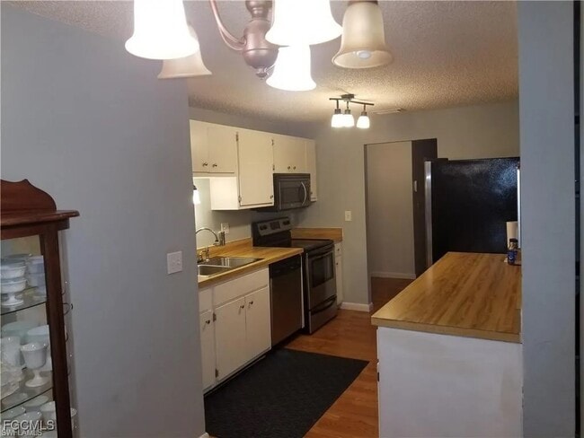 Photo - 1979 50th St SW