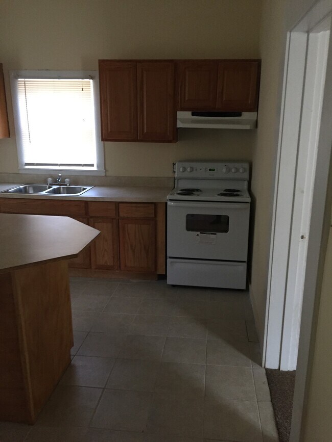 Photo - 619 E Solomon St