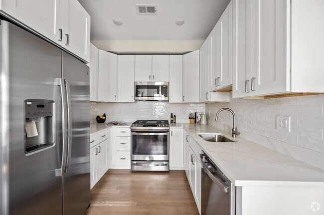 Building Photo - 301 Maverick St Unit 1 Rental
