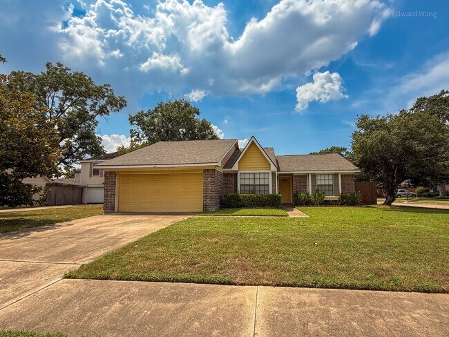 Building Photo - 530 Belwin Dr Rental