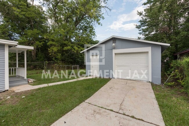 1560 W 17th St