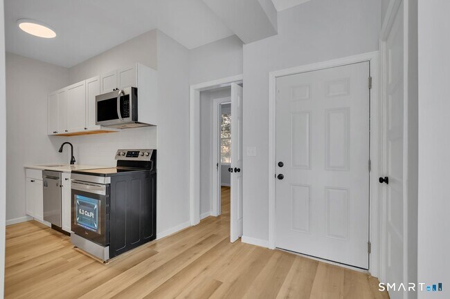 Photo - 192 Hartford Rd Unit B