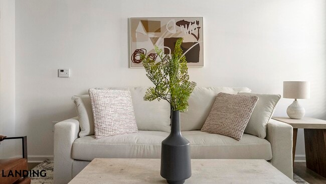 Building Photo - 2800 Milan Ct