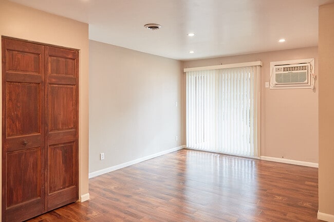 Photo - Tudor Park Apartments