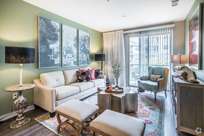 1 BR, 1 BA - 782SF