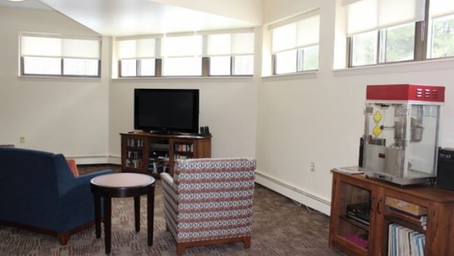 Naubuc Green Apartments