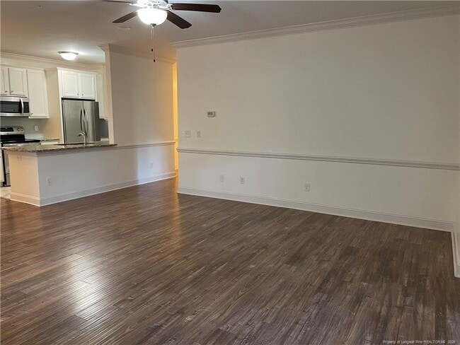 Building Photo - 330 Gallery Dr