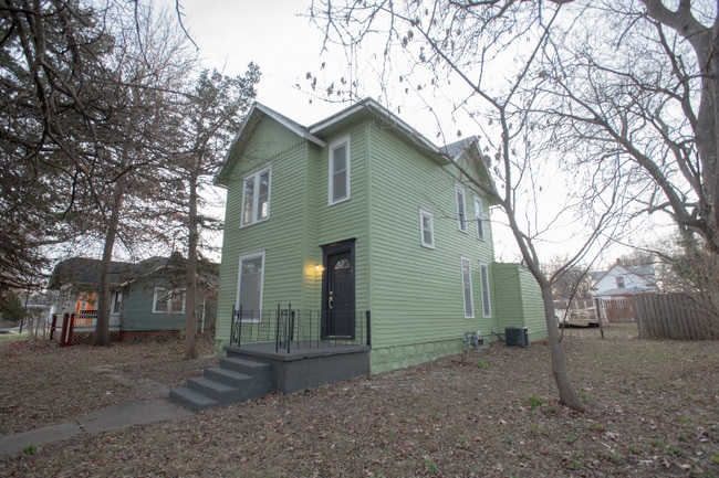 Photo - 1185 SW Macvicar Ave