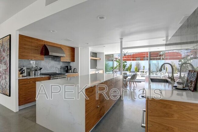 Photo - 3133 N Sunnyview Dr