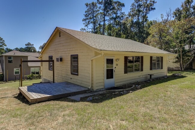 Photo - 711 Cherokee Dr