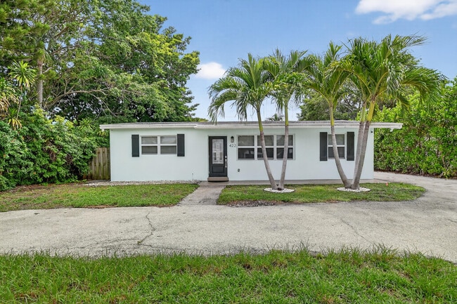 Building Photo - 422 W Ocean Ave Rental