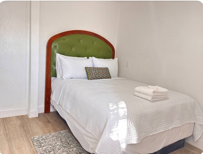 Photo - 6835 Avenue Q