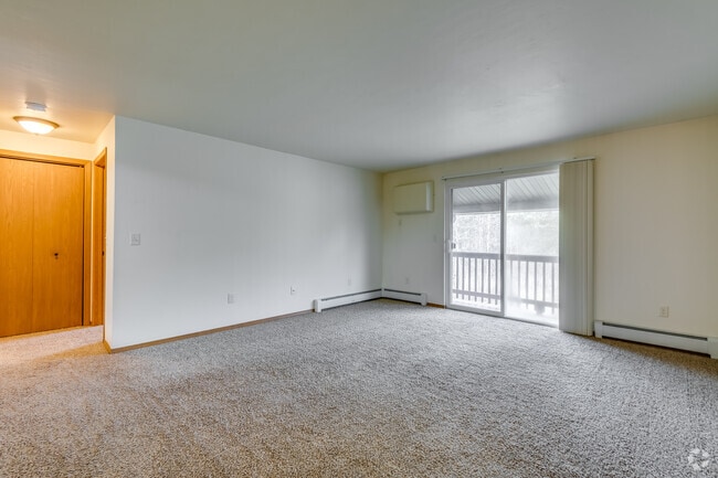2BR, 1BA - 900SF