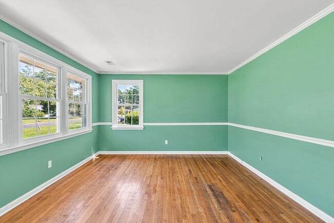 Photo - 707 Christine Ave