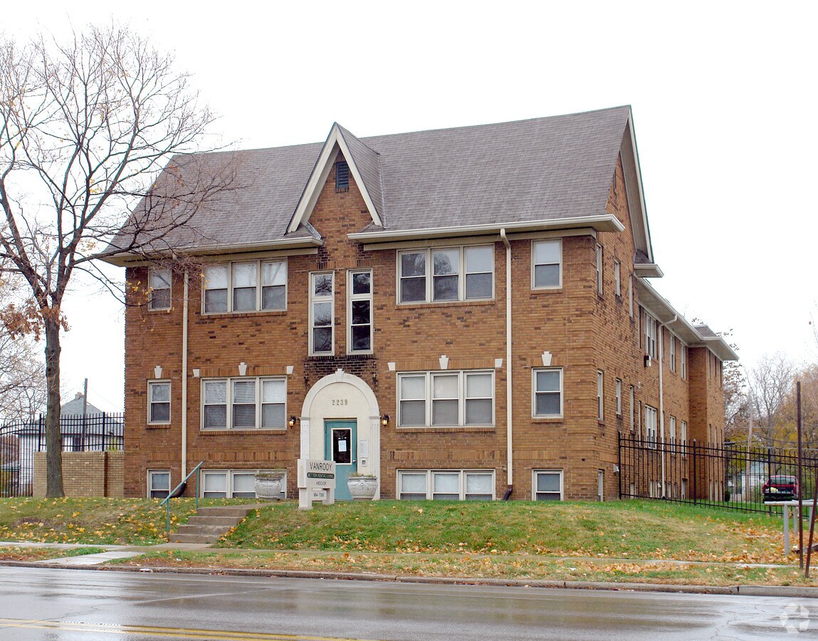 Photo - 2239 N College Ave Apartments