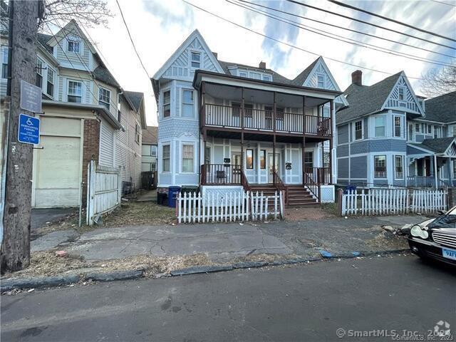 Building Photo - 383 Myrtle Ave Unit 1st Floor Rental