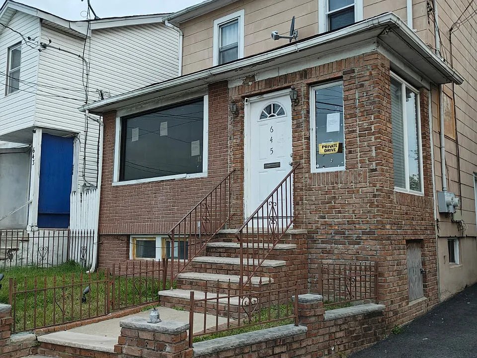 Photo - 645 E St Georges Ave Unit 2