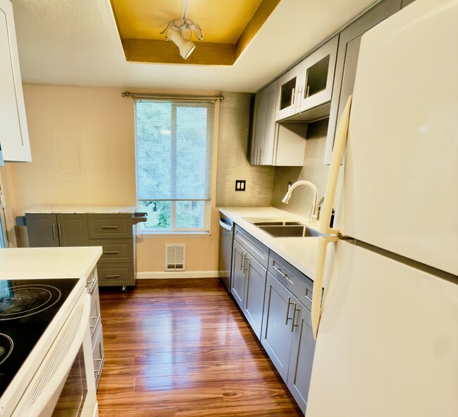 Photo - 4717 W Lake Sammamish Pky SE Unit C305