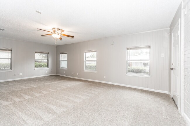 Photo - 2323 Luau St