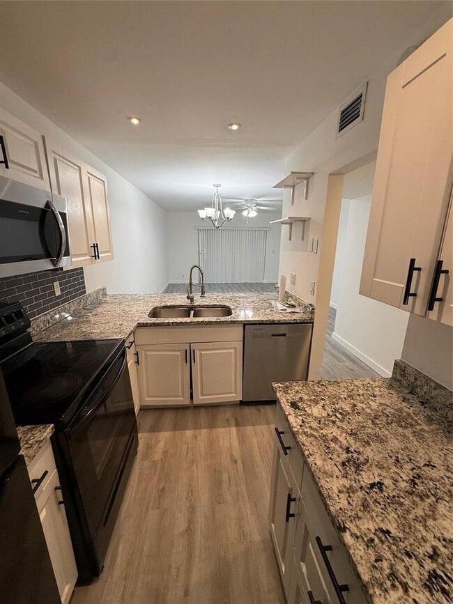 Building Photo - 8407 Royal Palm Blvd Rental