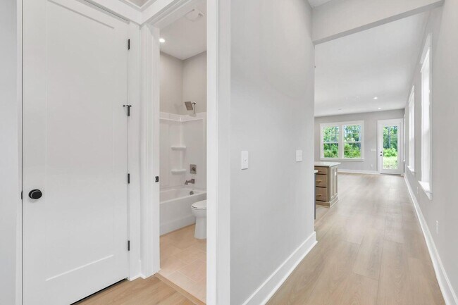 Photo - 299 Suwannee Dr