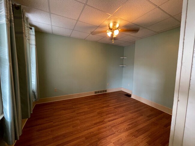 Photo - Coraopolis - 2 Bedroom Home. Great Locatio...