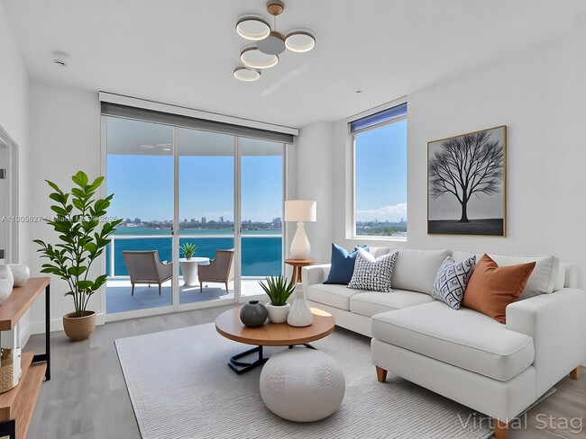 Building Photo - 725 NE 22nd St Unit 16A