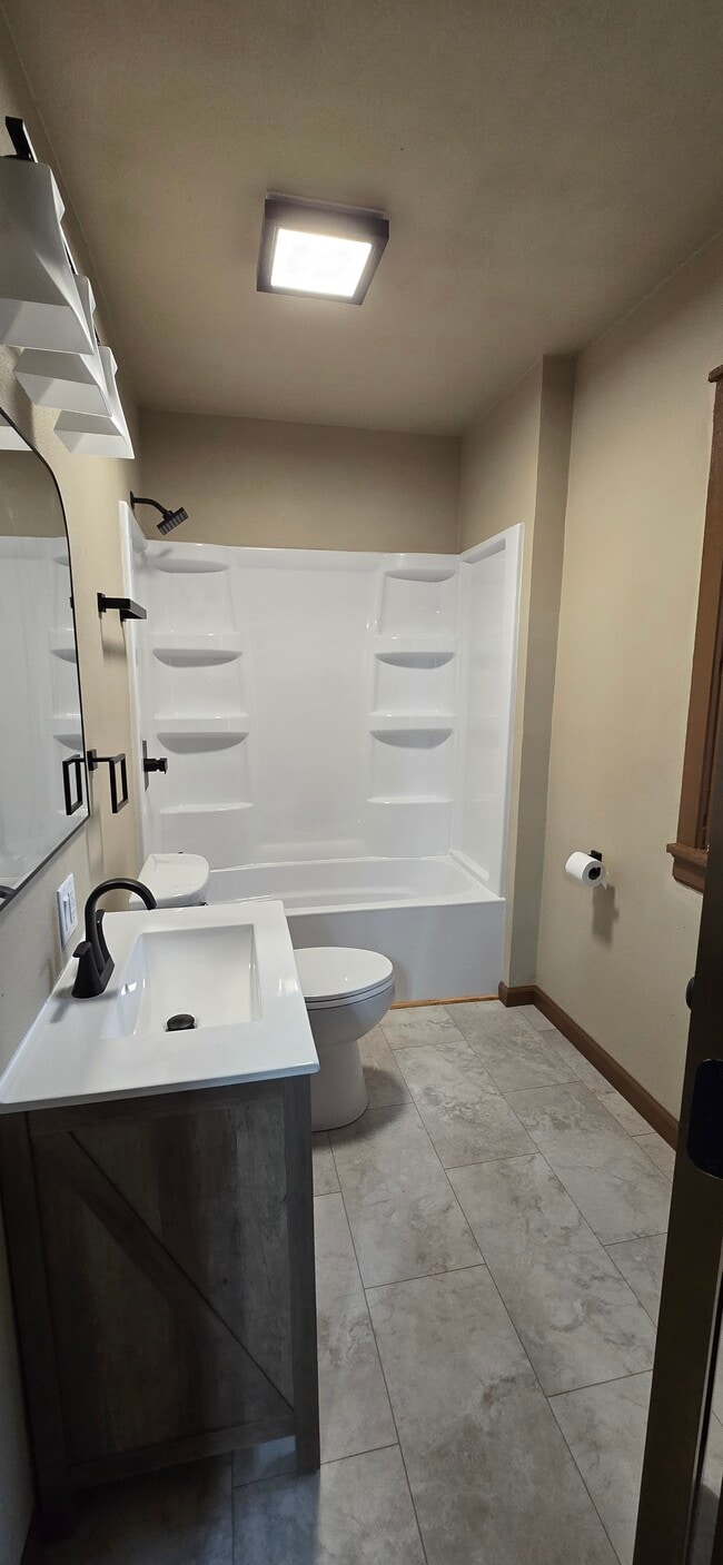 Photo - 915 State St