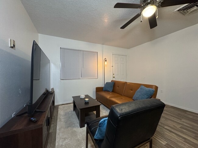 Photo - 652 Vancouver Rd SE Unit C