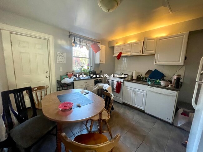 Building Photo - 68 Hammond St Unit 1