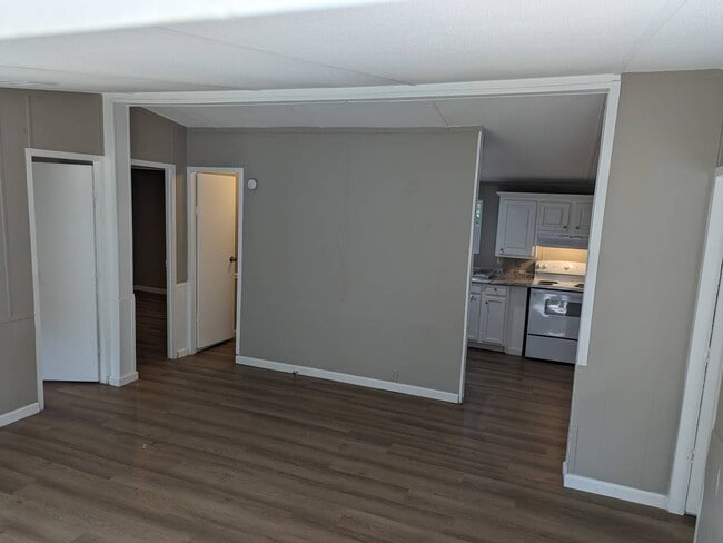 Photo - 505 Englewood Dr