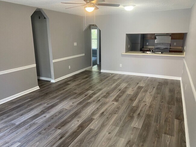 Photo - Spectacular Freshly Renovated 2 Bedroom 2 ...