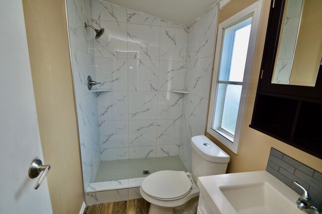 Building Photo - 1000 Rd 5507