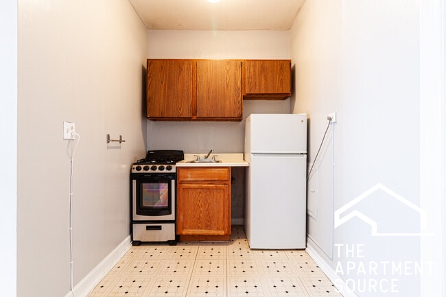 Photo - 1058 W George St Unit 106