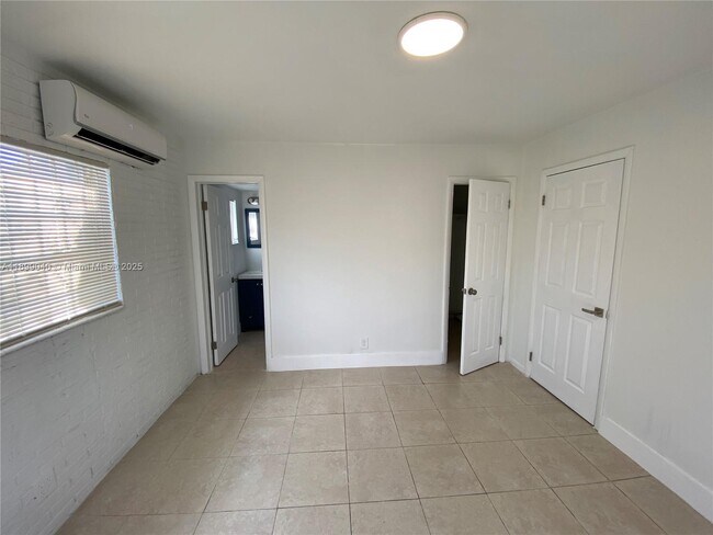 Photo - 310 NE 82nd St Unidad 3