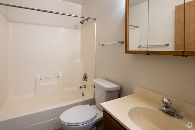 2BR, 1.5BA - 1,100SF - Primary Bathroom