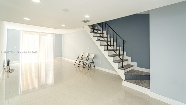 Building Photo - 1070 W 43rd Pl