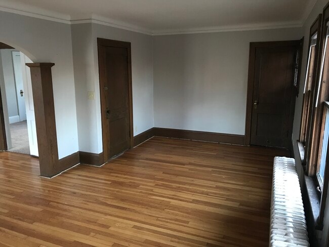 Building Photo - 2104 Hartford Ave Unit Highland Park Duplex