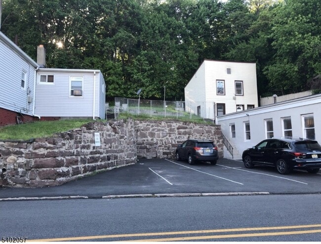 Photo - 122 N 8th St