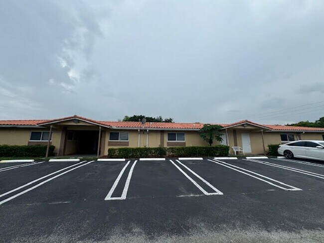 Photo - 8430 NW 40th St Coral Springs, FL 33065