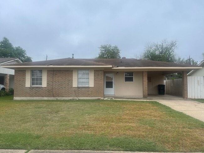 Building Photo - Don’t Miss Out! Move in Ready!