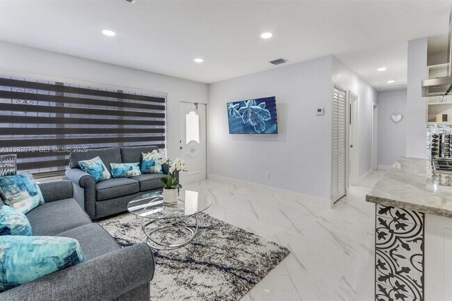 Photo - 980 W 45th Pl