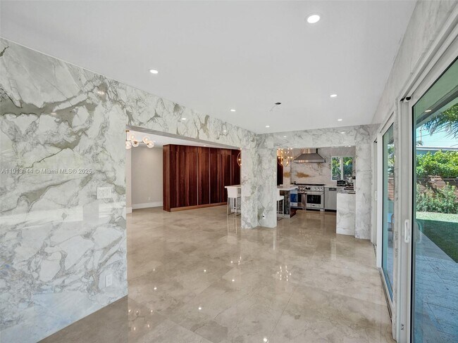 Photo - 2421 NE 7th Pl