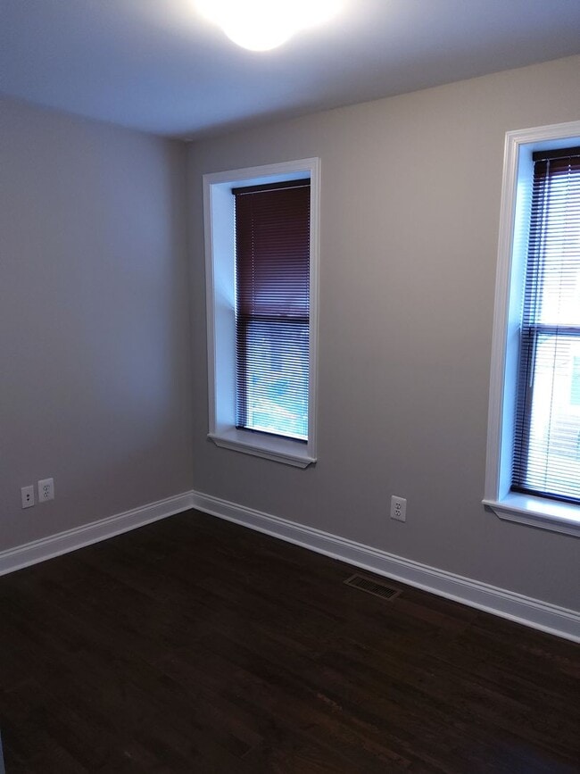 Building Photo - Ready to Move In 2 Bedroom near Ravens Stadium w/ Two Decks!