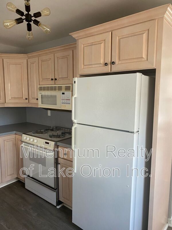 Photo - 2181 Coy St
