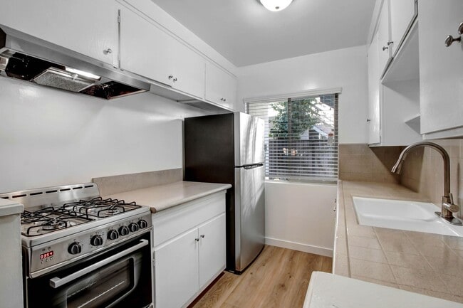 Building Photo - 11615 Darlington Ave Rental