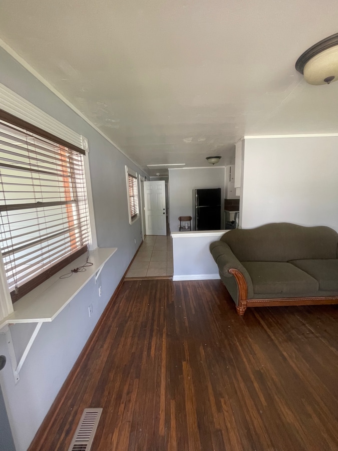1Bed 1Bath - 718 W 41st St House
