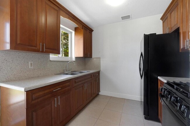 Photo - 585 NW 182nd Ter