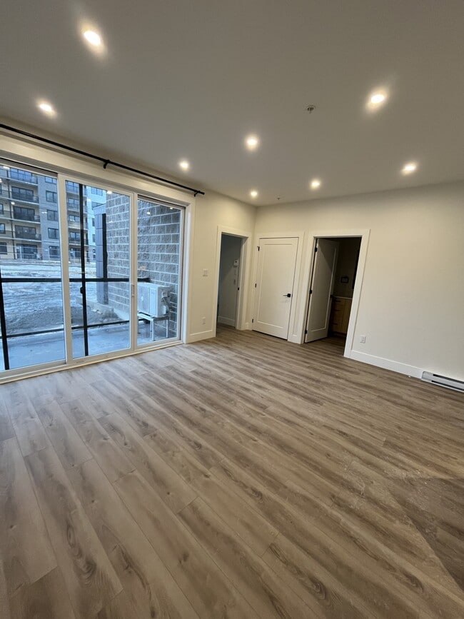 Photo - 1035 Melanson Rd Unité 107